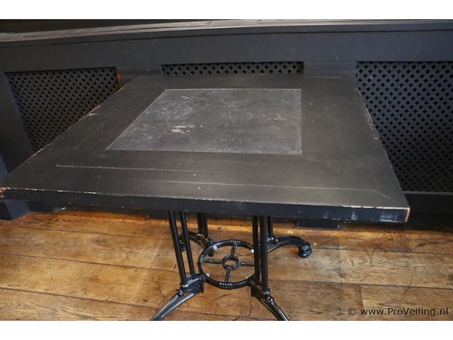 Horeca tafel met gietijzeren onderstel - afbeelding 2 van  4