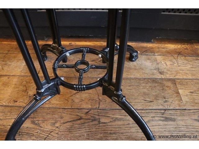 Horeca tafel met gietijzeren onderstel - afbeelding 4 van  4