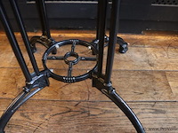 Horeca tafel met gietijzeren onderstel - afbeelding 4 van  4