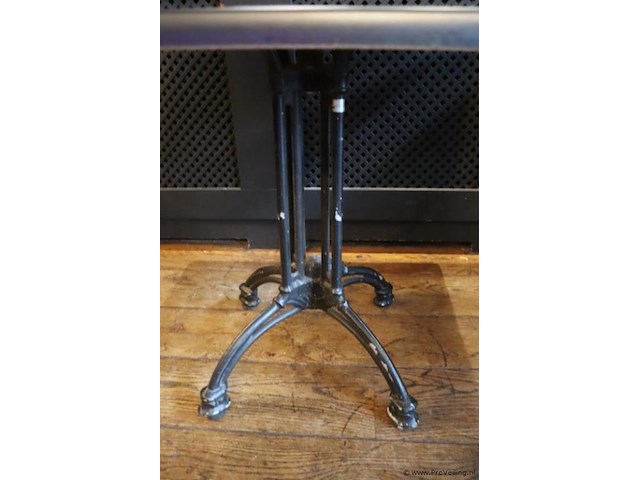 Horeca tafel met gietijzeren onderstel - afbeelding 3 van  4