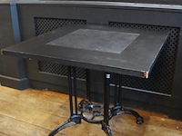 Horeca tafel met gietijzeren onderstel