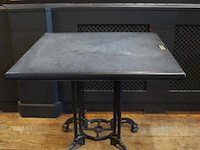 Horeca tafel met gietijzeren onderstel