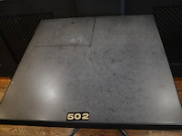 Horeca tafel met gietijzeren onderstel - afbeelding 2 van  5