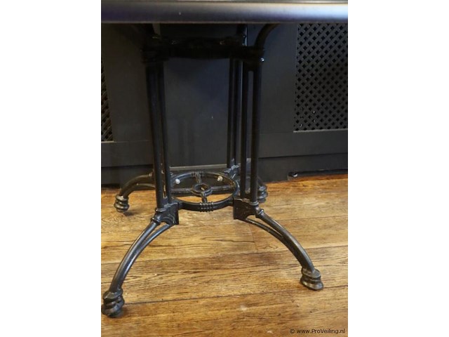 Horeca tafel met gietijzeren onderstel - afbeelding 4 van  5