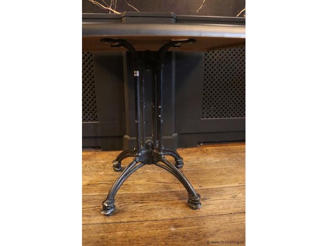 Horeca tafel met gietijzeren onderstel - afbeelding 3 van  4