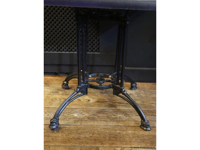 Horeca tafel met gietijzeren onderstel - afbeelding 4 van  5