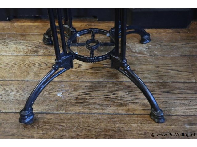 Horeca tafel met gietijzeren onderstel - afbeelding 5 van  5