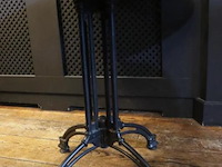 Horeca tafel met gietijzeren onderstel - afbeelding 3 van  5