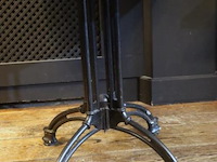 Horeca tafel met gietijzeren onderstel - afbeelding 4 van  5