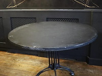 Horeca tafel met gietijzeren onderstel