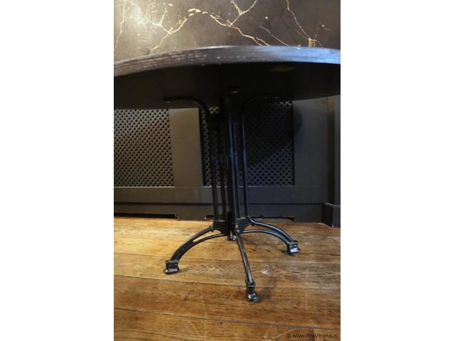 Horeca tafel met gietijzeren onderstel - afbeelding 4 van  5