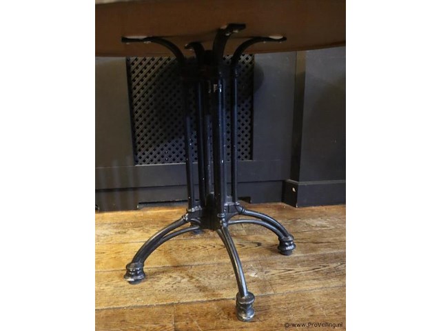 Horeca tafel met gietijzeren onderstel - afbeelding 3 van  4