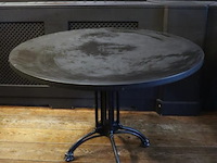 Horeca tafel met gietijzeren onderstel