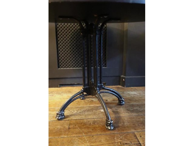 Horeca tafel met gietijzeren onderstel - afbeelding 3 van  4