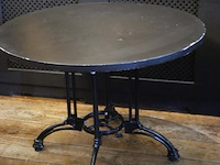 Horeca tafel met gietijzeren onderstel