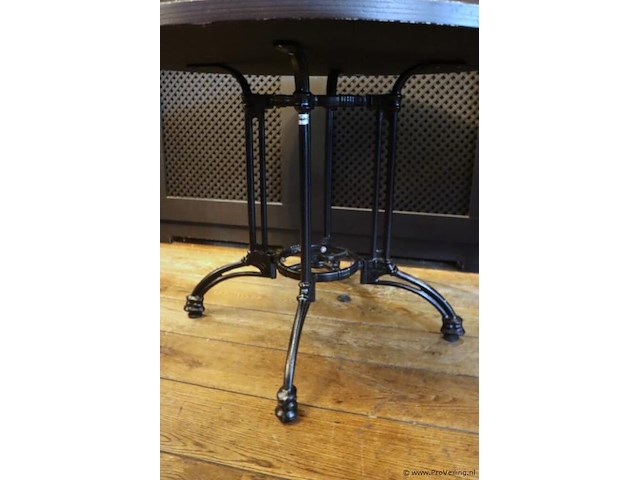 Horeca tafel met gietijzeren onderstel - afbeelding 3 van  4