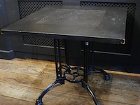 Horeca tafel met gietijzeren onderstel