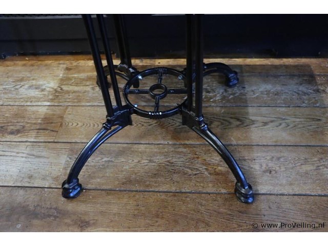 Horeca tafel met gietijzeren onderstel - afbeelding 5 van  5