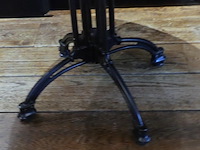 Horeca tafel met gietijzeren onderstel - afbeelding 5 van  5