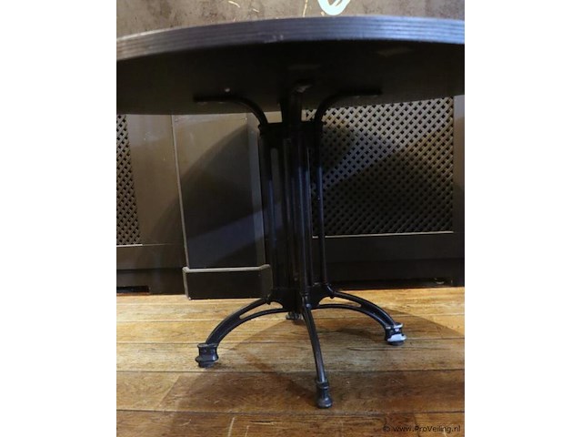 Horeca tafel met gietijzeren onderstel - afbeelding 4 van  5