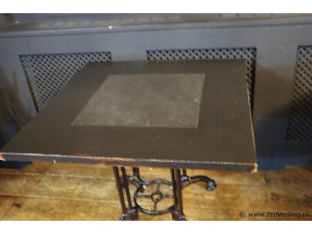 Horeca tafel met gietijzeren onderstel - afbeelding 2 van  6