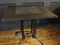 Horeca tafel met gietijzeren onderstel