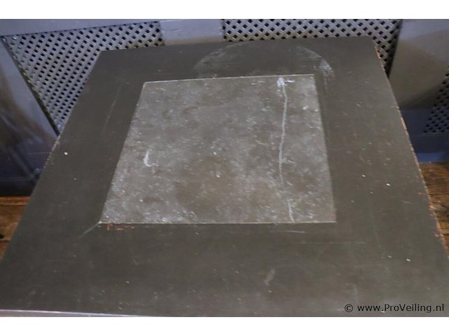 Horeca tafel met gietijzeren onderstel - afbeelding 2 van  5