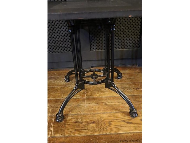 Horeca tafel met gietijzeren onderstel - afbeelding 4 van  5