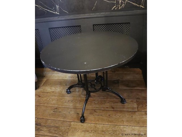 Horeca tafel met gietijzeren onderstel - afbeelding 1 van  5