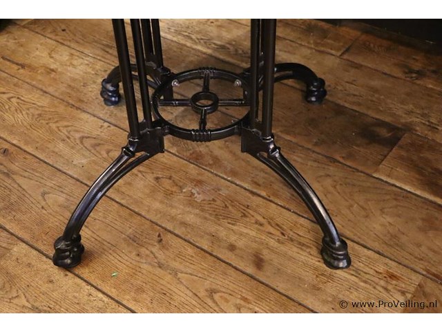 Horeca tafel met gietijzeren onderstel - afbeelding 4 van  5