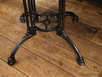 Horeca tafel met gietijzeren onderstel - afbeelding 4 van  5