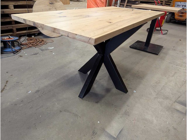 Horeca tafel oud eiken epoxy 140 x 70cm - afbeelding 1 van  6