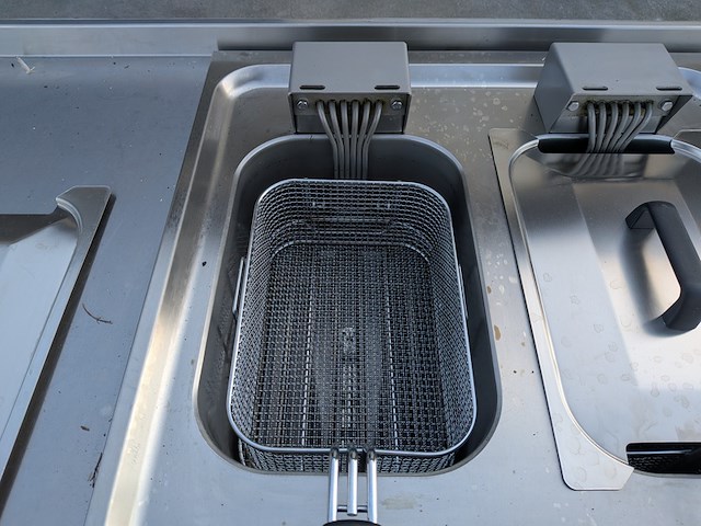 Horeca werkbank met geïntegreerde friteuse en kookplaat, hakvoort - afbeelding 2 van  18
