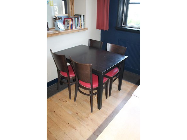 Horecaset bestaande uit tafel en 4 stoelen. tafelafmeting 120 x 80 x 75 cm. - afbeelding 2 van  4