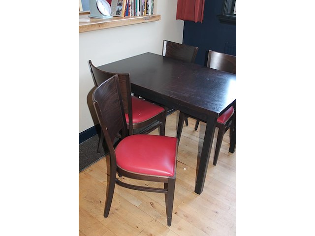 Horecaset bestaande uit tafel en 4 stoelen. tafelafmeting 120 x 80 x 75 cm. - afbeelding 3 van  4