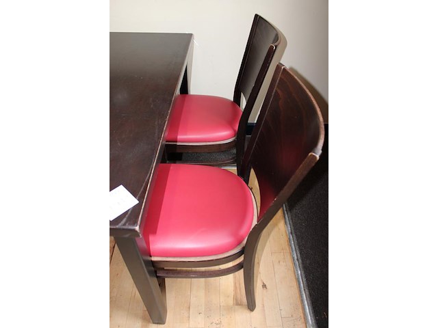 Horecaset bestaande uit tafel en 4 stoelen. tafelafmeting 120 x 80 x 75 cm. - afbeelding 4 van  4