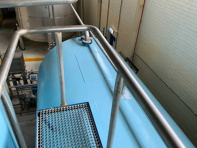Horizontale geïsoleerde opslagtank 28000 liter - afbeelding 15 van  15
