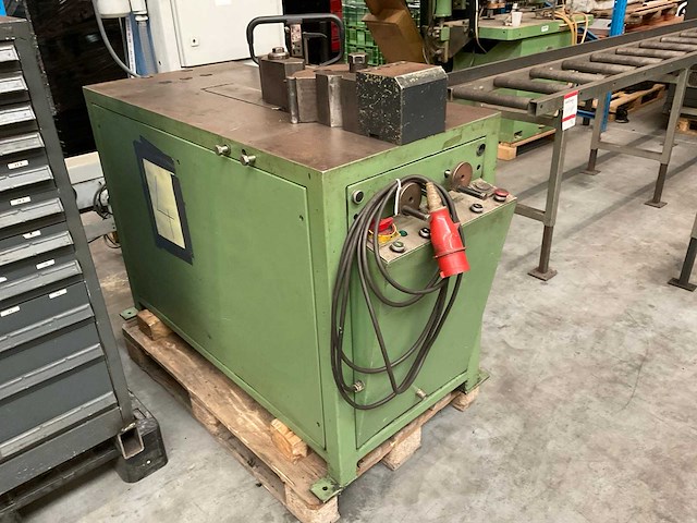 Horizontale hydraulische pers - afbeelding 1 van  7