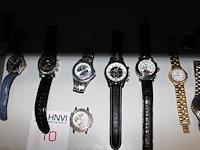 Horloges en horloge onderdelen in diverse merken, maten en uitvoeringen. totaal 18 uurwerken. - afbeelding 3 van  5