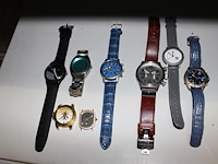Horloges en horloge onderdelen in diverse merken, maten en uitvoeringen. totaal 18 uurwerken. - afbeelding 5 van  5