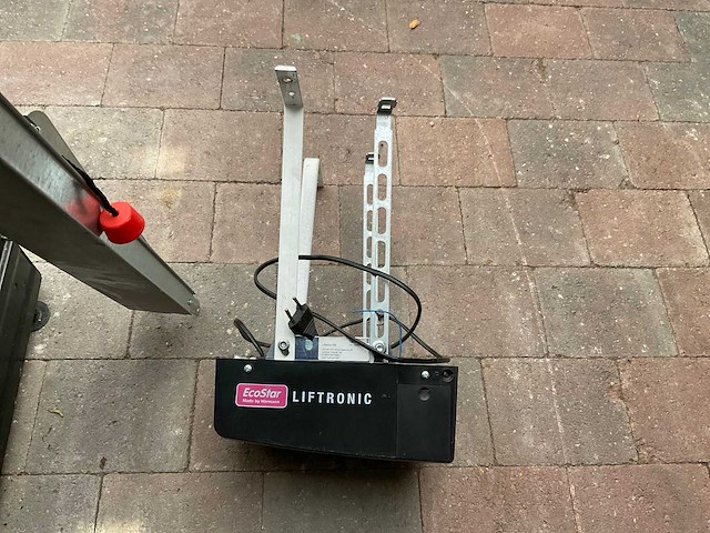 Hörmann lifttronic 700 garagedeurmotor met rails - afbeelding 1 van  3