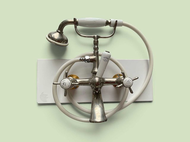 Horton & studley klassieke badkraan muurmodel met handdouche en kruisgrepen - afbeelding 1 van  3