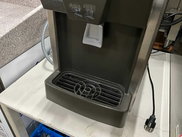 Hoshizaki - dcm-120ke - ijsblokjes en koudwater dispenser - afbeelding 4 van  7