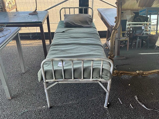 Hospitaal bed - afbeelding 2 van  6