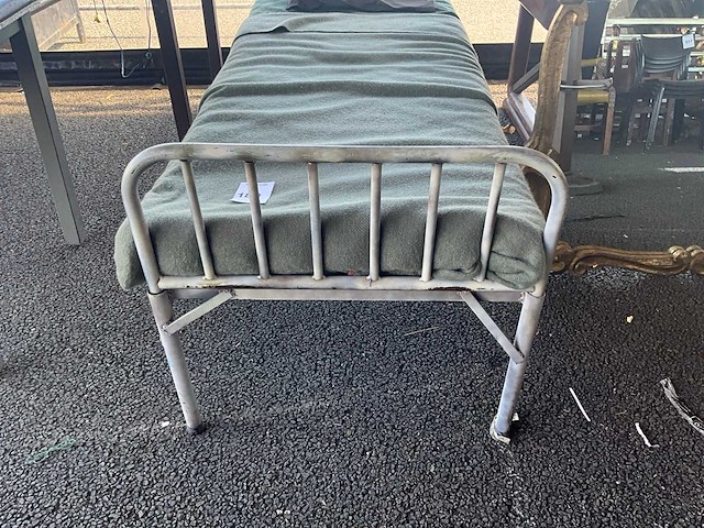 Hospitaal bed - afbeelding 3 van  6