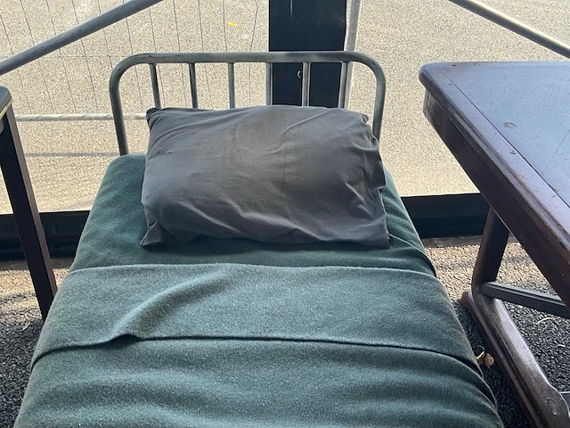 Hospitaal bed - afbeelding 4 van  6