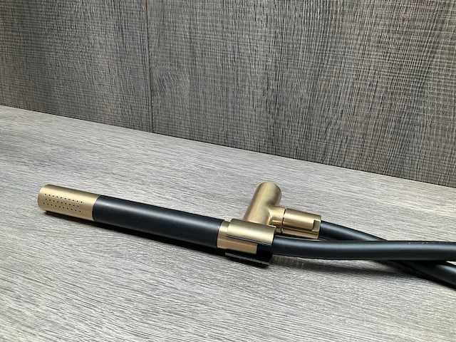 Hotbath cobber staaf handdouche met wanduitlaat en doucheslang geborsteld messing pvd mat zwart - afbeelding 7 van  7