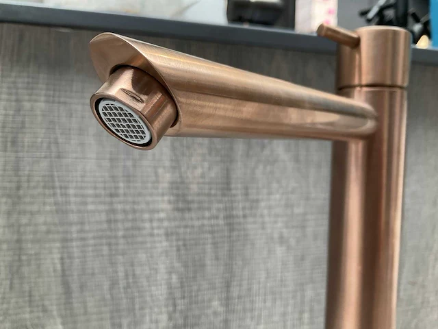 Hotbath cobber wastafelkraan brushed copper pvd hoog model 29cm - afbeelding 3 van  7