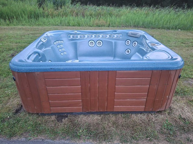 Hotspring 5 persoons jacuzzi en buitenspa - afbeelding 6 van  18