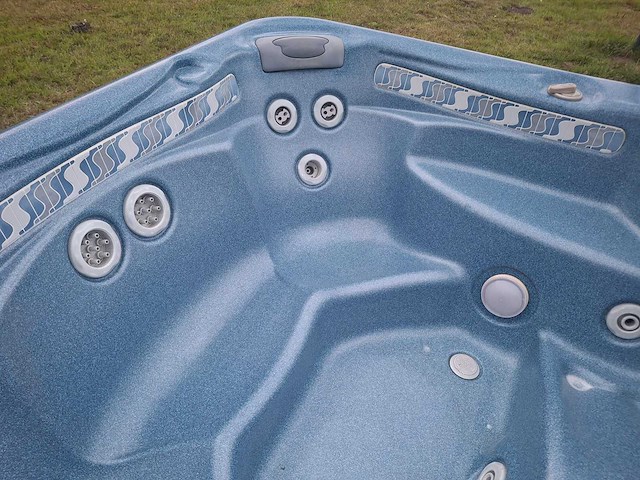 Hotspring 5 persoons jacuzzi en buitenspa - afbeelding 17 van  18